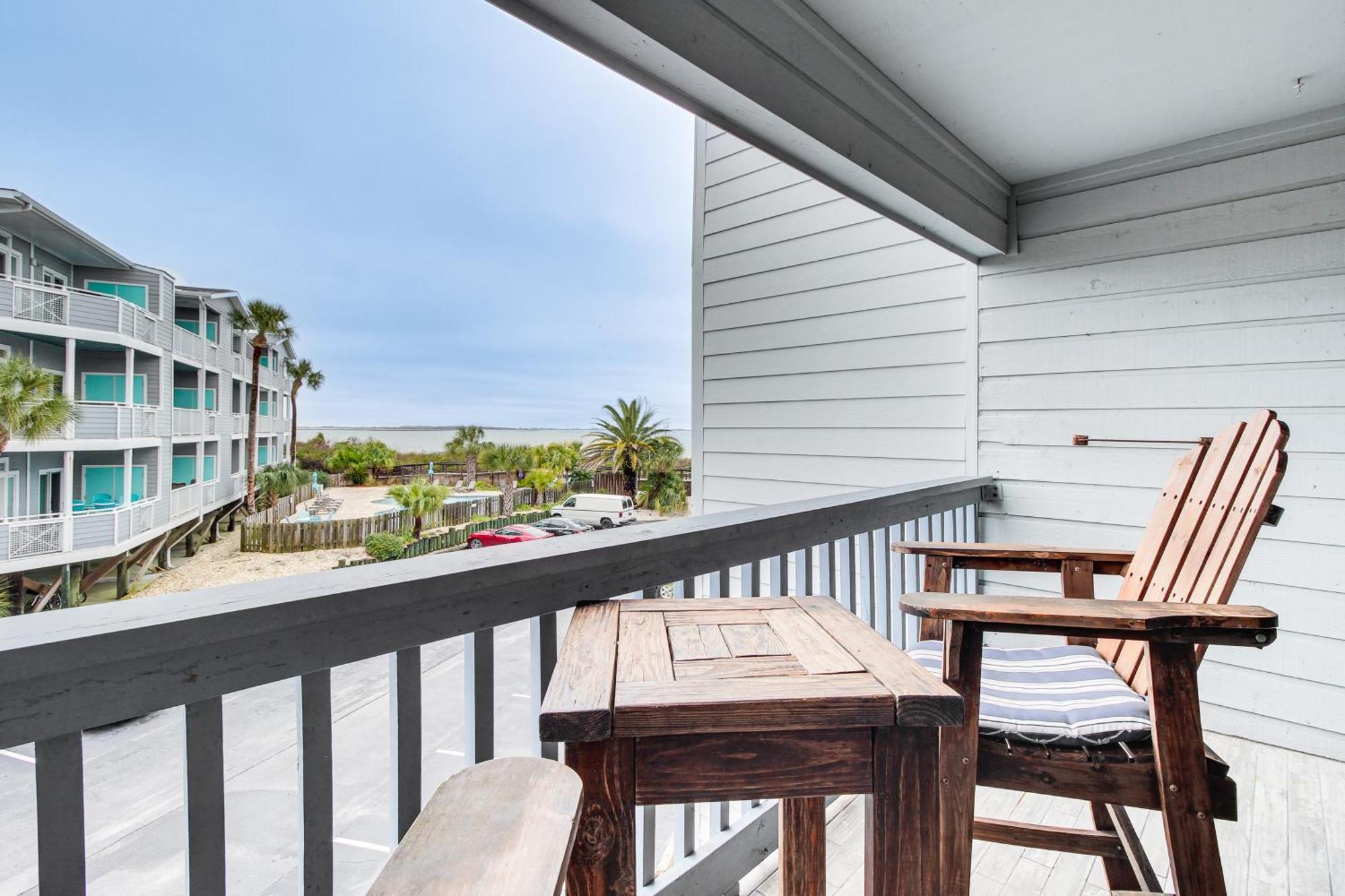 Breezy Tybee Island Condo - 100 Yards From Beach! Exterior photo