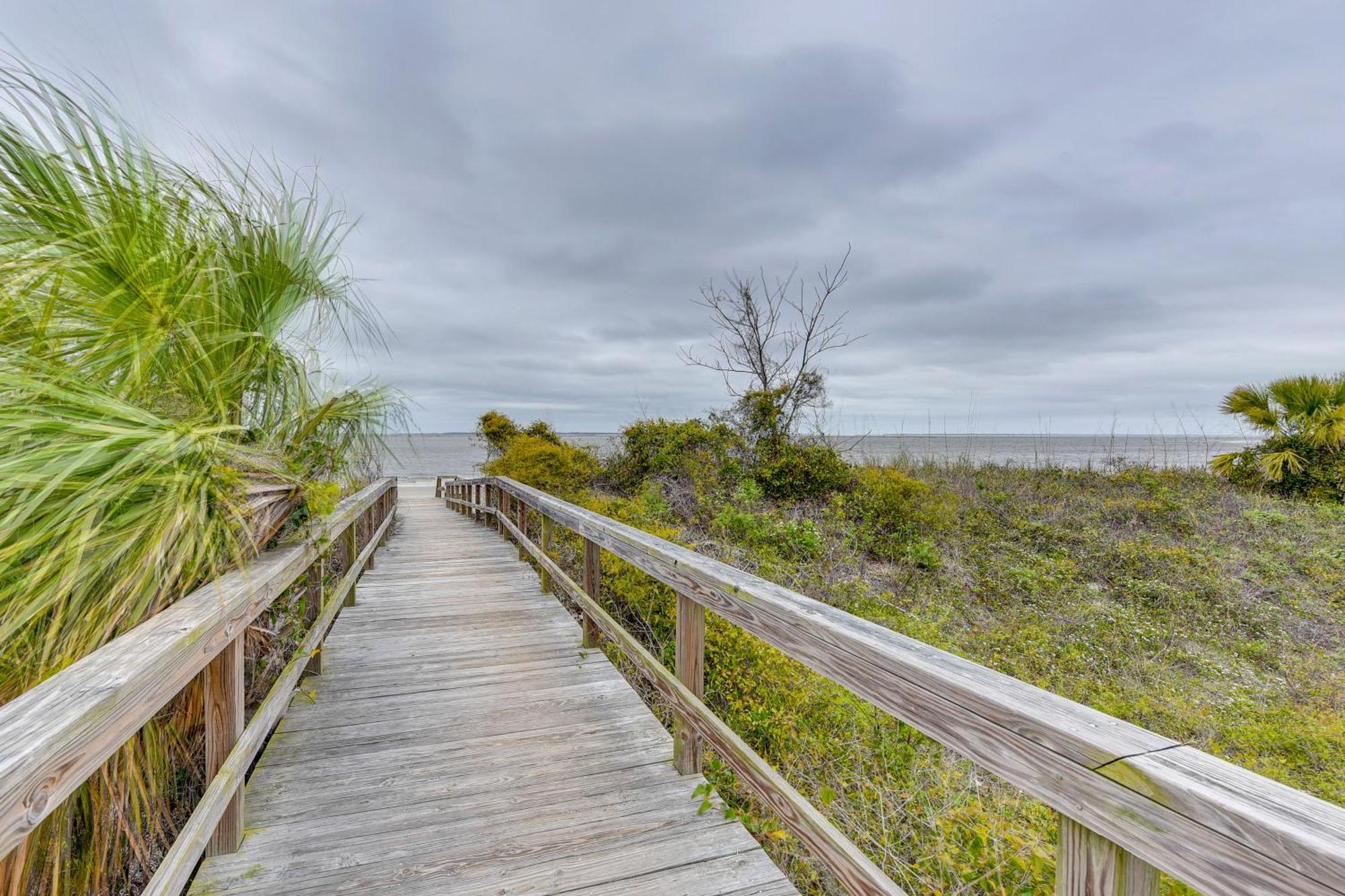 Breezy Tybee Island Condo - 100 Yards From Beach! Exterior photo